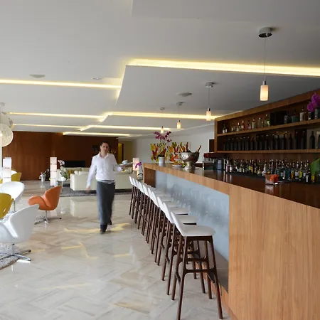 Restaurant La Vague De Paul فندق
